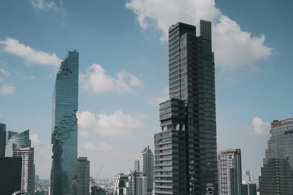 ภาพแสดงเส้นสายขอบฟ้าเมืองที่มีอาคารสูงมากมาย เกี่ยวกับ BaoLiba – ปฏิวัติการตลาดอินฟลูเอนเซอร์ในประเทศไทย